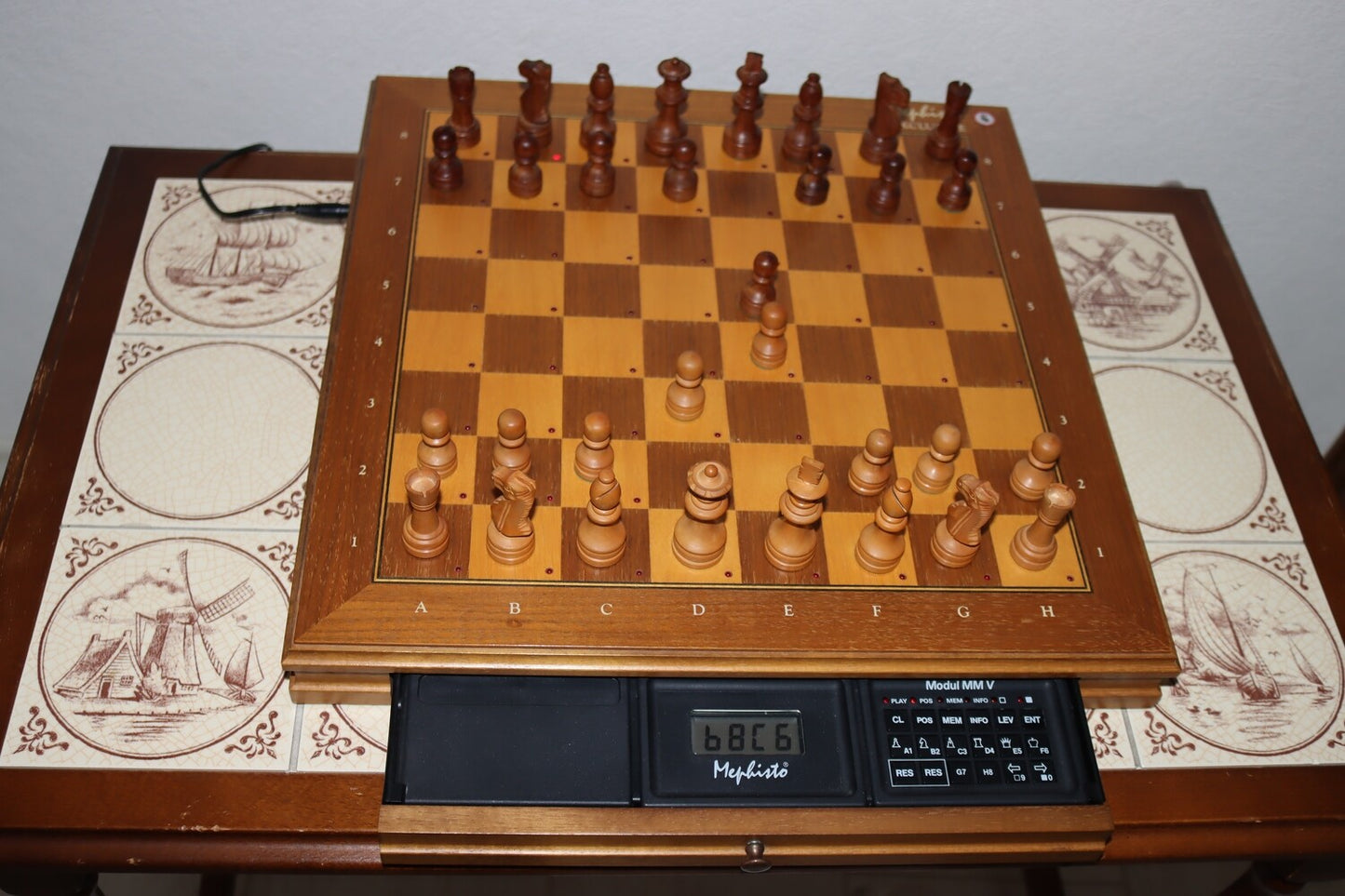 gebrauchter Mephisto Exclusive Schachcomputer mit MM V Modulset, Figuren und Netzadapter
