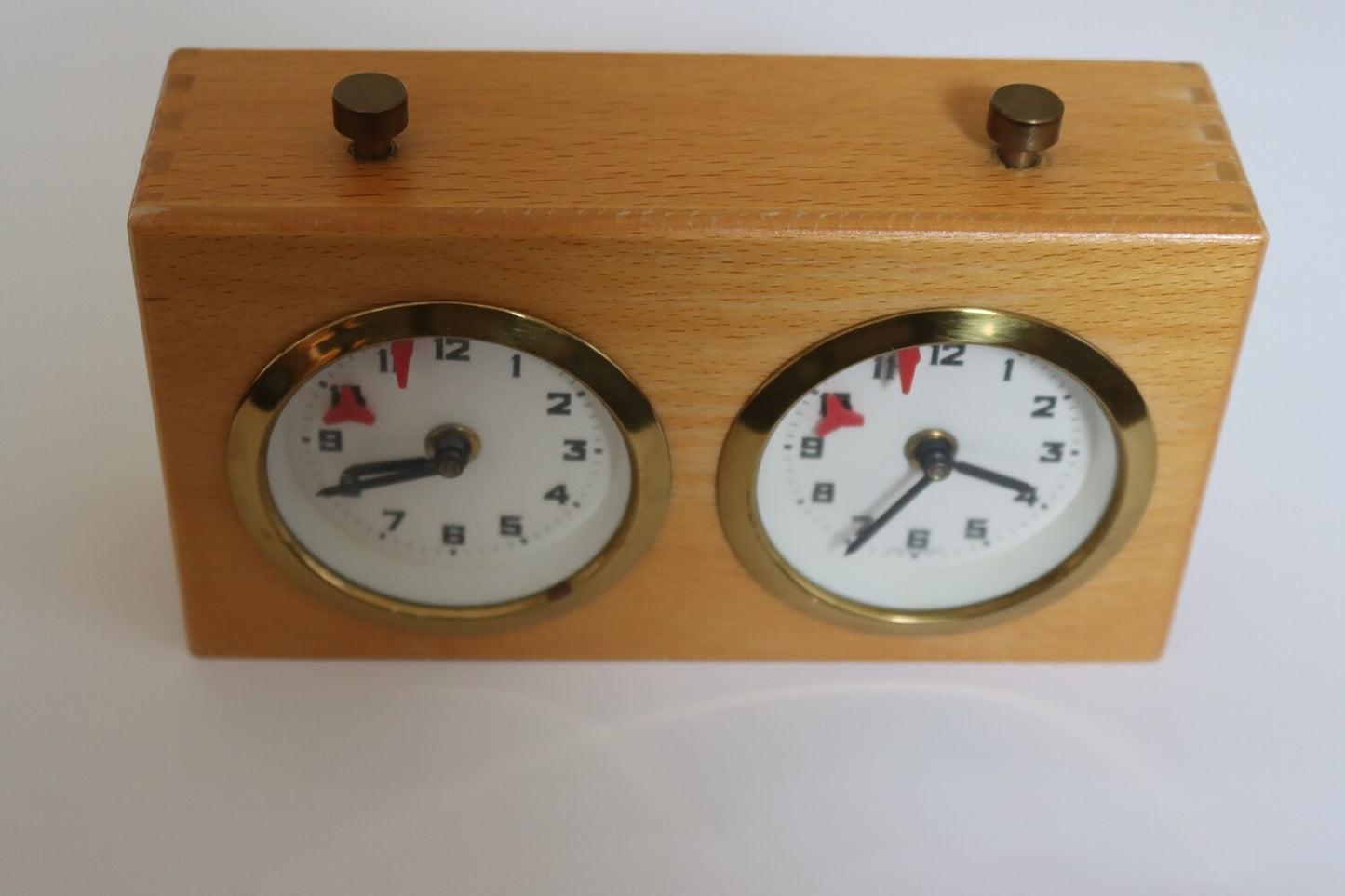 mefchanische Schachuhr aus Holz