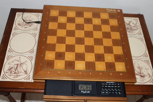 gebrauchter Mephisto Exclusive Schachcomputer mit MM V Modulset, Figuren und Netzadapter