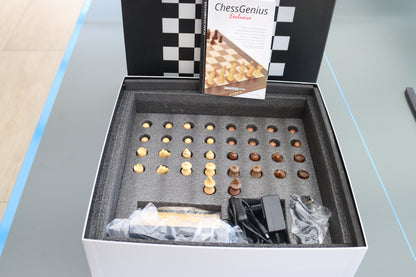 Millennium ChessGenius Exclusive Schachcomputer in original Verpackung - wie NEU