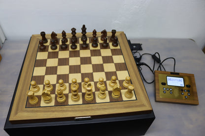 Millennium Schachcomputer ChessClassics Exclusive Produktnummer M828