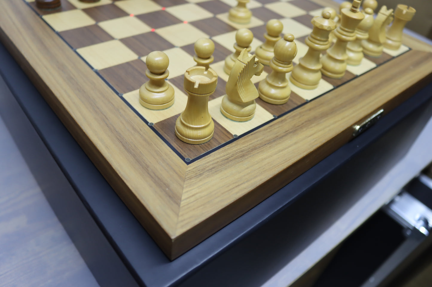 Millennium Schachcomputer ChessClassics Exclusive Produktnummer M828