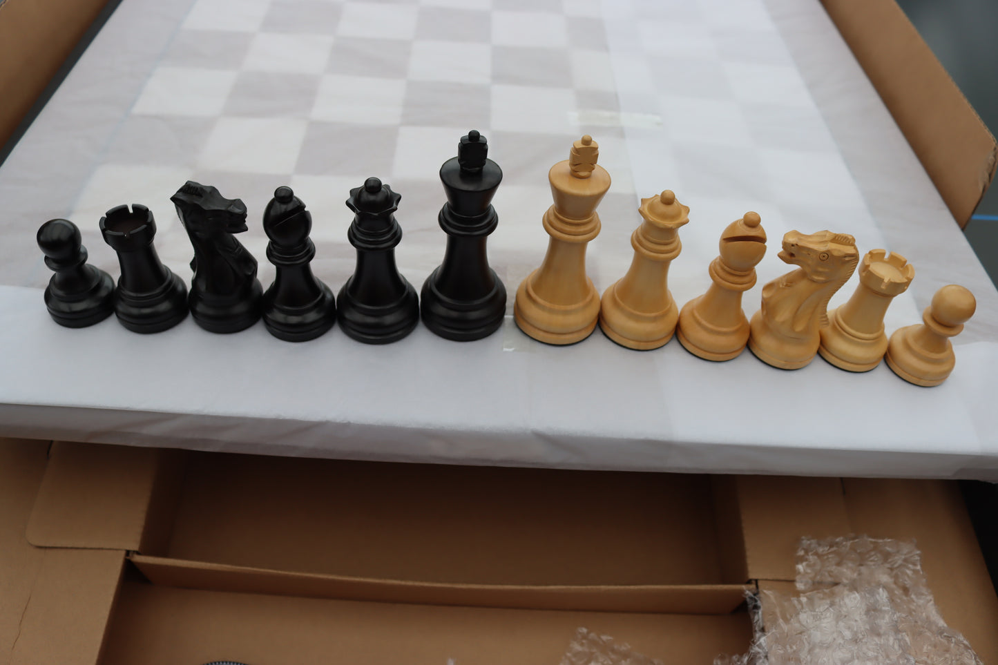 Millennium Supreme T2 mit Excecutive Figurensatz Produktnummer M882