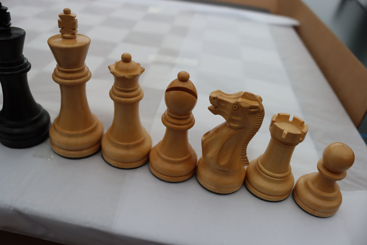 Millennium Supreme T2 mit Excecutive Figurensatz Produktnummer M882