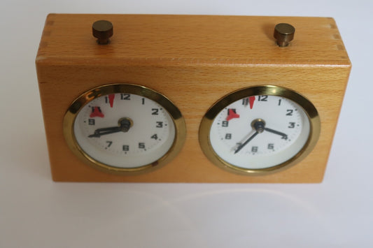 mefchanische Schachuhr aus Holz